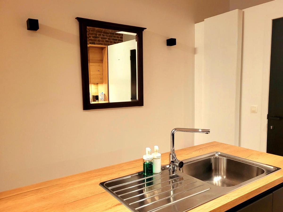 Brand New Iris Room With Private Bathroom And Balcony Брюссель Экстерьер фото